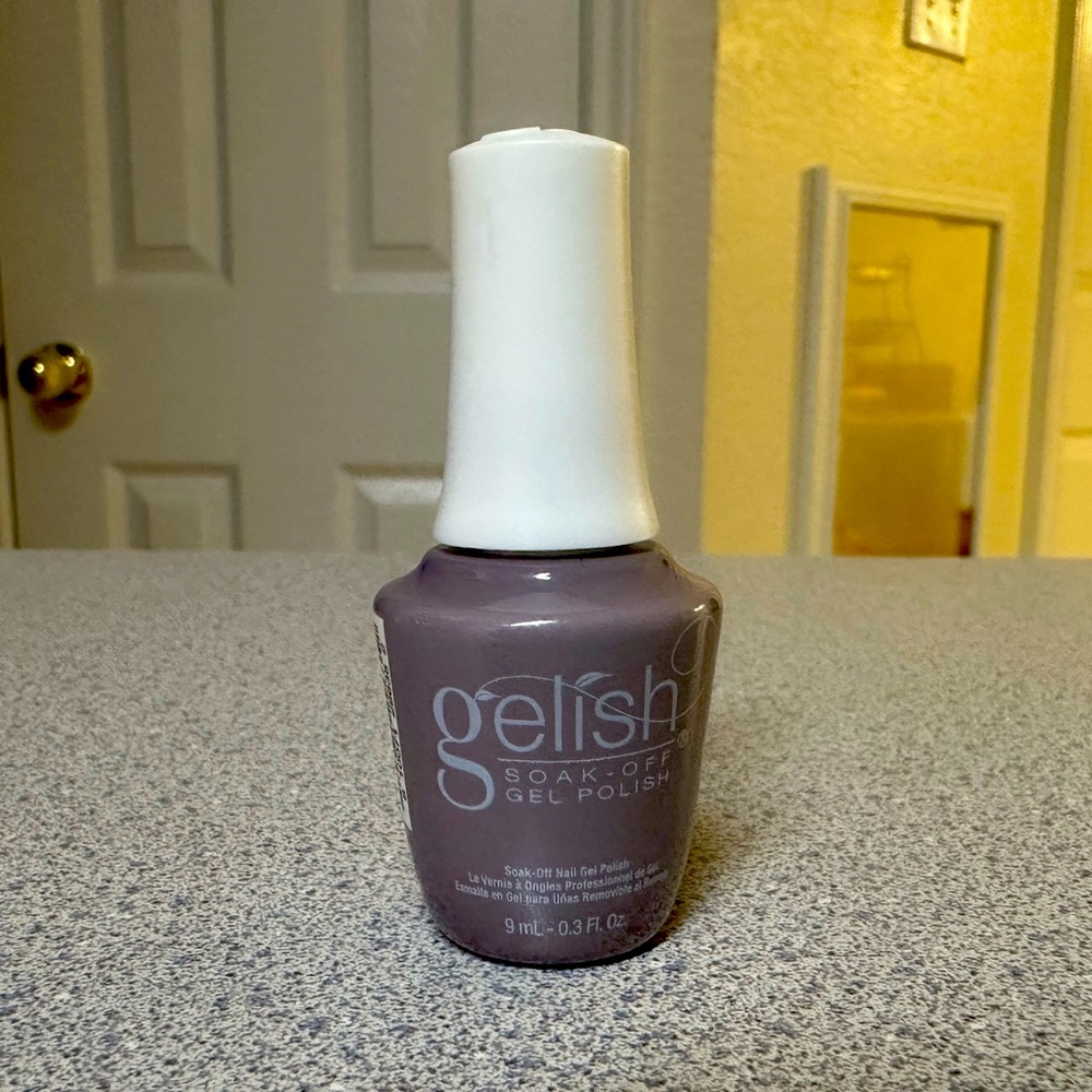 Gelish polish
